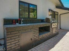 22914 Gershwin Drive, Woodland Hills (los Angeles) CA 91364