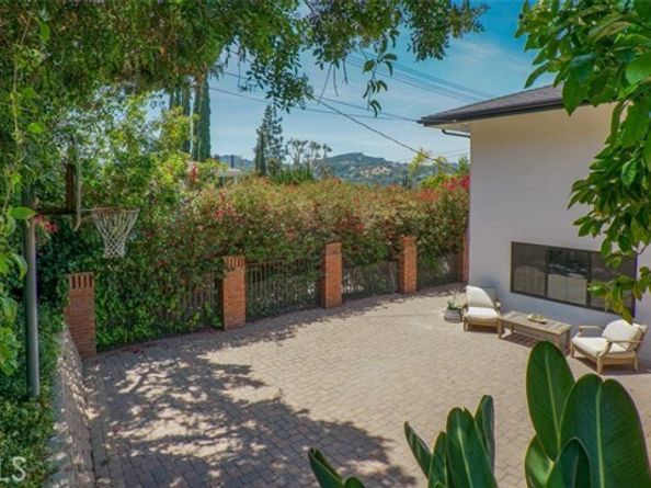 22914 Gershwin Drive, Woodland Hills (los Angeles) CA 91364