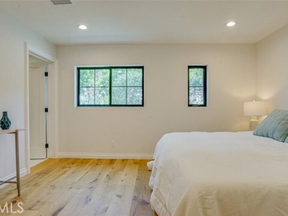 22914 Gershwin Drive, Woodland Hills (los Angeles) CA 91364