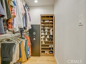 22914 Gershwin Drive, Woodland Hills (los Angeles) CA 91364
