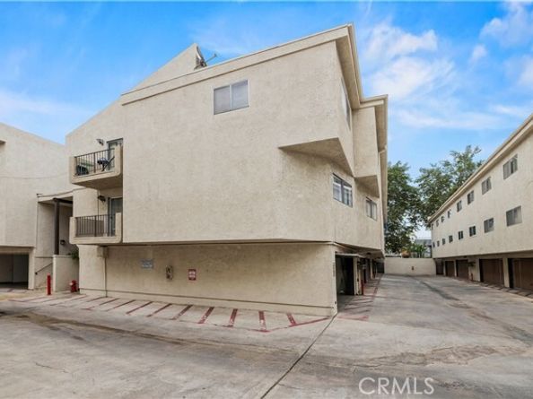 7439 Woodman Ave. 35, Van Nuys (los Angeles) CA 91405