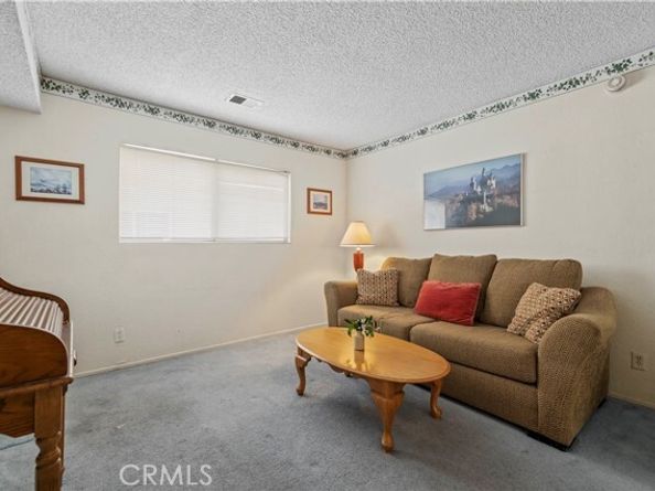 7439 Woodman Ave. 35, Van Nuys (los Angeles) CA 91405