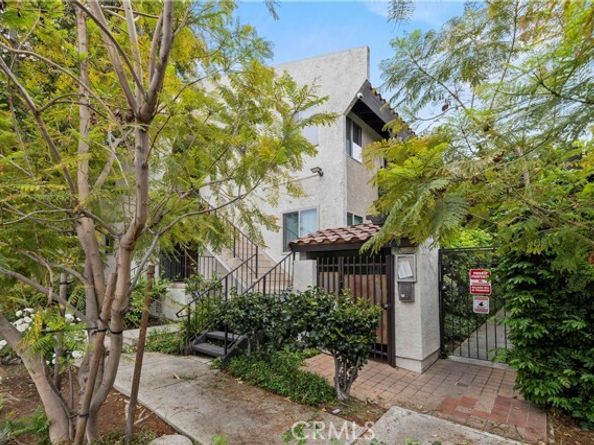 7439 Woodman Ave. 35, Van Nuys (los Angeles) CA 91405