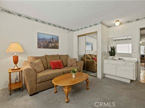 7439 Woodman Ave. 35, Van Nuys (los Angeles) CA 91405