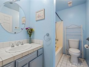 7439 Woodman Ave. 35, Van Nuys (los Angeles) CA 91405