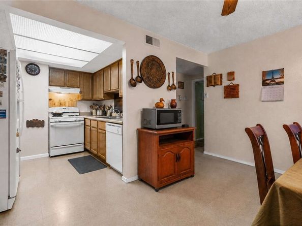 8847 Willis Avenue B8, Panorama City (los Angeles) CA 91402