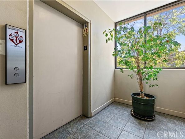 390 S Sepulveda Boulevard 105, Los Angeles CA 90049