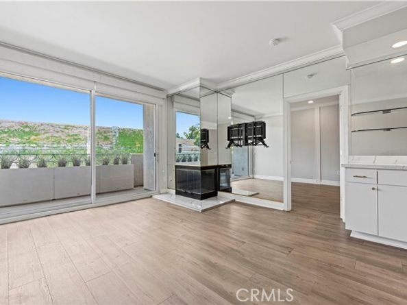 390 S Sepulveda Boulevard 105, Los Angeles CA 90049