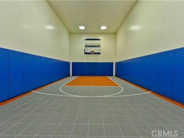 5515 Canoga Avenue 321, Woodland Hills (los Angeles) CA 91367