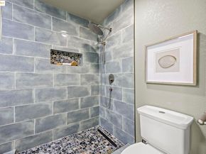 12 Sereno Cir, Oakland CA 94619