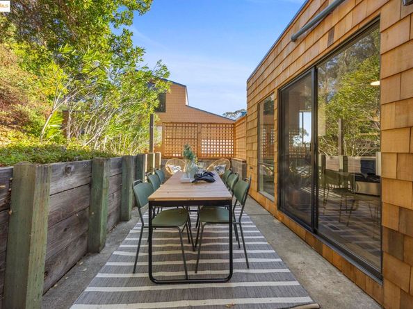 12 Sereno Cir, Oakland CA 94619