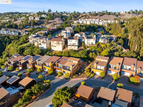 12 Sereno Cir, Oakland CA 94619