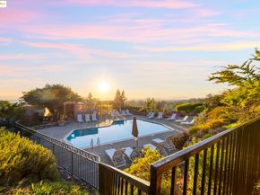 12 Sereno Cir, Oakland CA 94619