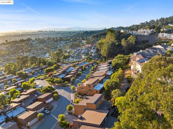 12 Sereno Cir, Oakland CA 94619