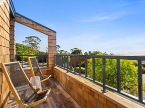 12 Sereno Cir, Oakland CA 94619