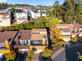 12 Sereno Cir, Oakland CA 94619