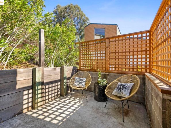 12 Sereno Cir, Oakland CA 94619