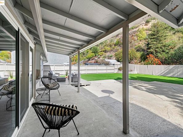8170 Surrey Ln, Oakland CA 94605