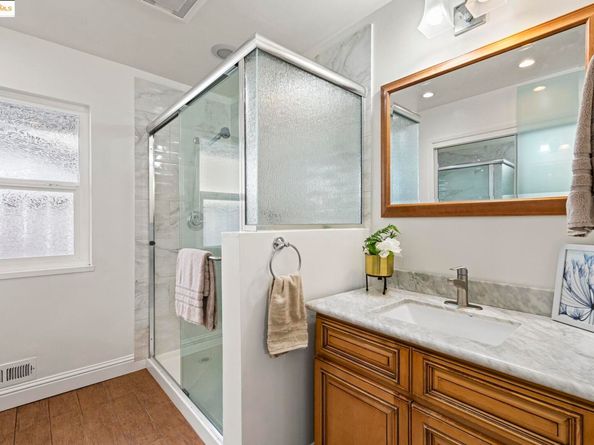 8170 Surrey Ln, Oakland CA 94605