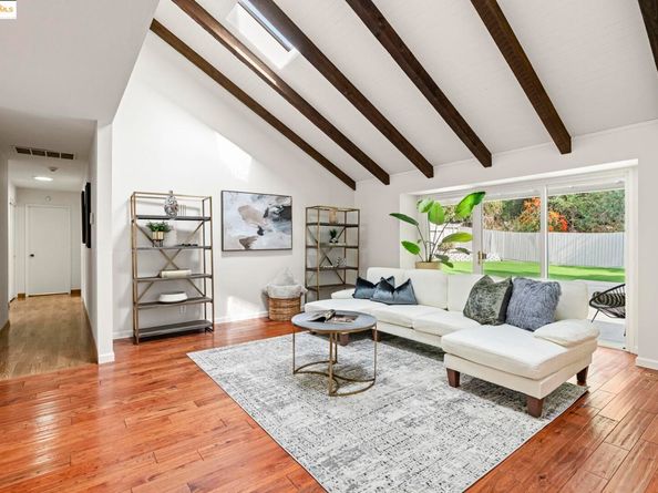 8170 Surrey Ln, Oakland CA 94605