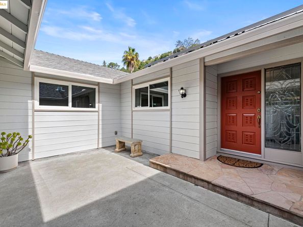 8170 Surrey Ln, Oakland CA 94605