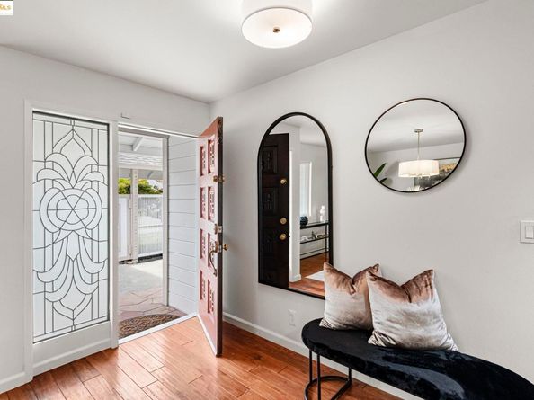 8170 Surrey Ln, Oakland CA 94605