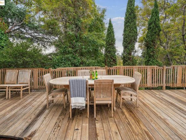1107 Wellington St, Oakland CA 94602