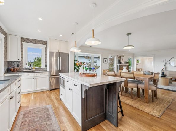1107 Wellington St, Oakland CA 94602