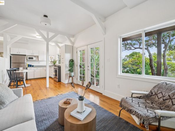 1107 Wellington St, Oakland CA 94602