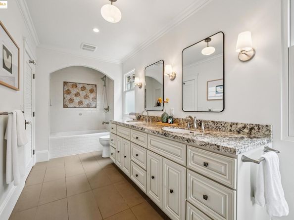 1107 Wellington St, Oakland CA 94602