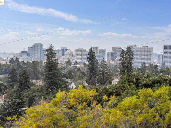 1107 Wellington St, Oakland CA 94602