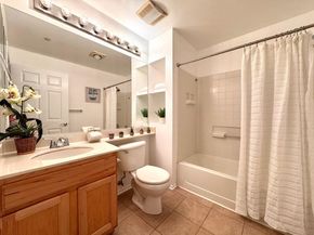 320 Caldecott Ln 127, Oakland CA 94618