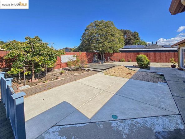 1651 Michael Dr, Pinole CA 94564
