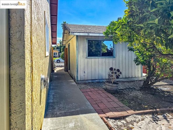 1651 Michael Dr, Pinole CA 94564