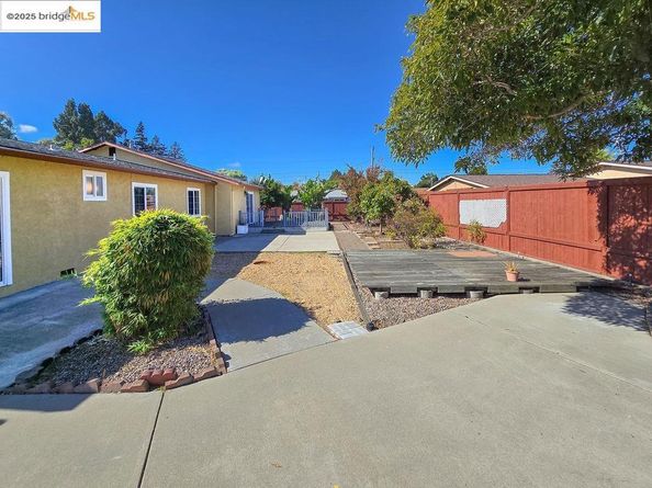 1651 Michael Dr, Pinole CA 94564