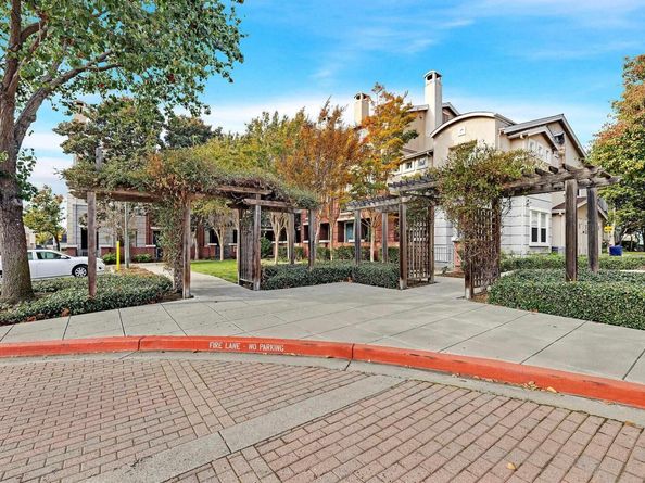 710 City Walk Pl 4, Hayward CA 94541