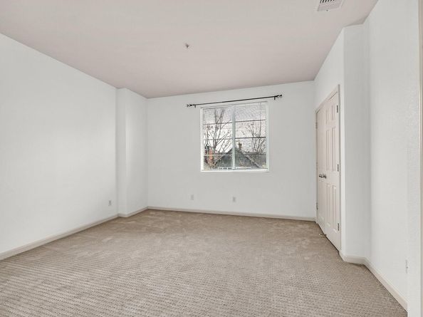 710 City Walk Pl 4, Hayward CA 94541