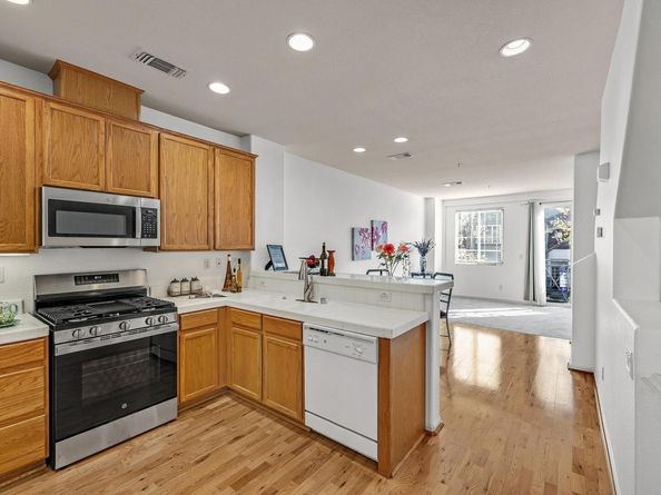 710 City Walk Pl 4, Hayward CA 94541