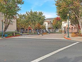 710 City Walk Pl 4, Hayward CA 94541