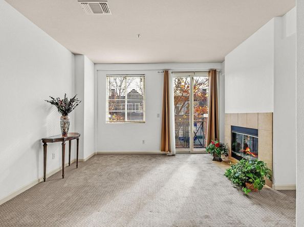 710 City Walk Pl 4, Hayward CA 94541