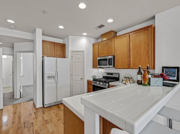 710 City Walk Pl 4, Hayward CA 94541