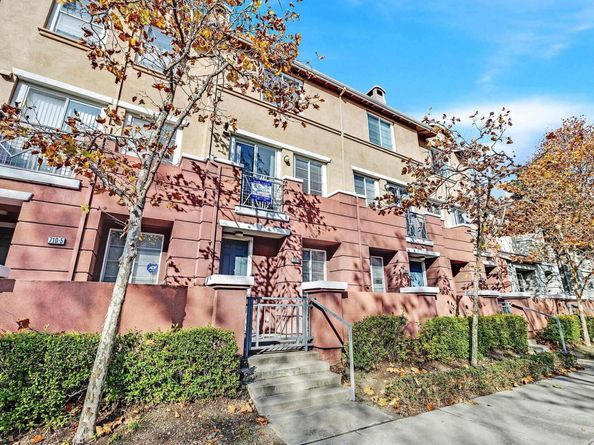 710 City Walk Pl 4, Hayward CA 94541