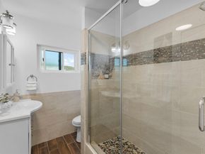 7900 Greenly Dr, Oakland CA 94605