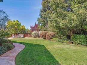 5 Pardi Ln, Clayton CA 94517