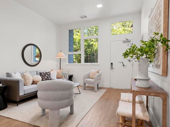 1545 32nd Street 104, Oakland CA 94608