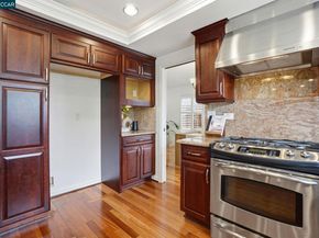 319 Oak Glen Ct, Martinez CA 94553