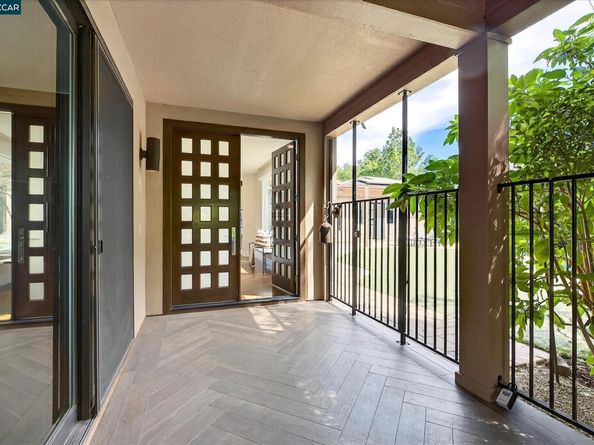 1 Gardiner Ct, Orinda CA 94563