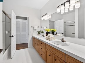 1 Gardiner Ct, Orinda CA 94563