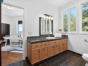 1 Gardiner Ct, Orinda CA 94563