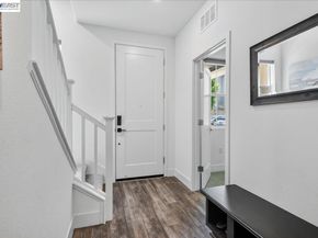 112 Apricot St, Livermore CA 94551